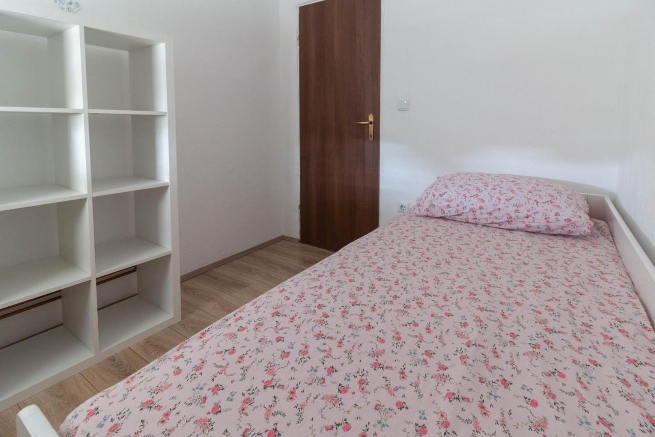 Modern Apartment Sara-Near The Beach プリヴラカ エクステリア 写真